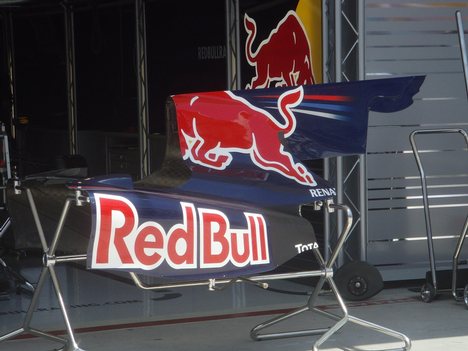 Red Bull MOTEUR RED BULL CHÂSSIS RENAULT RS27 RB5